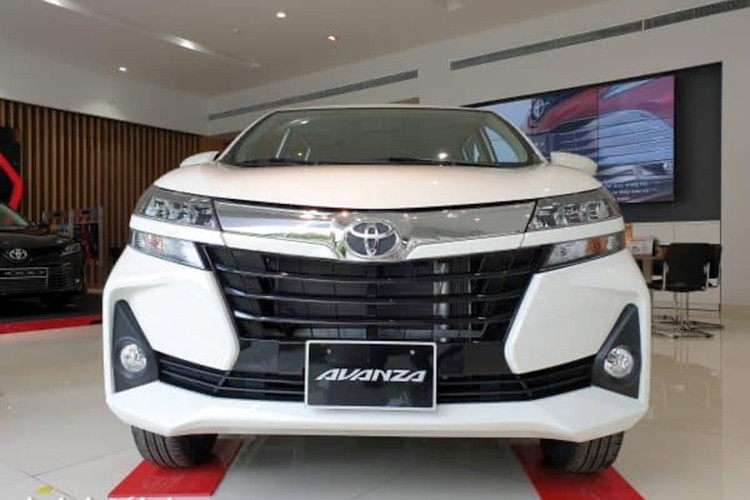 So với tháng 8 chỉ với 12 xe, doanh số Toyota Avanza tăng gần 90% trong tháng 9 (bán ra 42 xe) nhưng vẫn kém xa đối thủ đồng hương Xpander đang chễm chệ trong top xe bán chạy nhất Việt Nam. Cộng dồn 9 tháng đầu năm, đã có 208 xe Avanza được giao đến tay khách hàng. Phiên bản hiện tại của Avanza được nhập khẩu từ Indonesia với 2 phiên bản hệ truyền động.