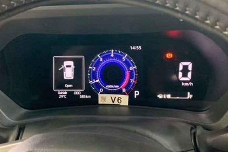 Toyota Veloz Cross vua chay da rao ban, chu xe 