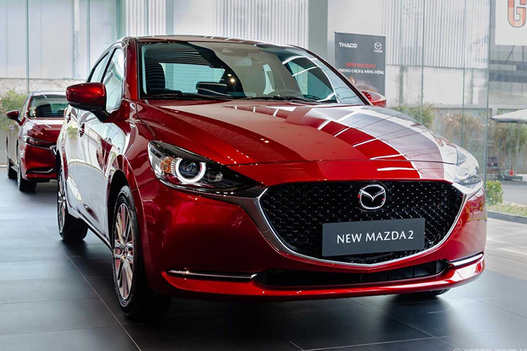  Mazda2: 442 xe Mazda2 là sedan hạng B duy nhất tăng trưởng về mặt doanh số. Mẫu xe này bán ra 442 chiếc, tăng trưởng 4%. Nhờ đó, xe đã vượt qua Honda City và vươn lên vị trí thứ 3 trong phân khúc. Mazda2 là xe nhập khẩu nguyên chiếc nên không được hưởng chính sách hỗ trợ 50% lệ phí trước bạ của Chính phủ trong 3 tháng, từ ngày 1/9 đến hết ngày 30/11/2024.