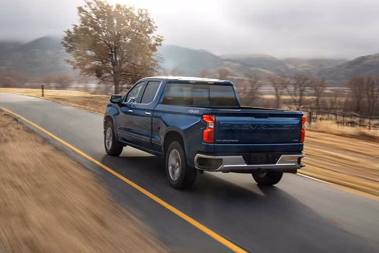 Động cơ dầu cho công suất tối đa 277 mã lực tại 3.750 vòng/ phút và mô-men xoắn cực đại 624Nm có được tại dải vòng tua máy từ 1.500 - 3.000 vòng/ phút, trong khi đó 95% mô-men xoắn cực đại đạt được ngay tại vòng tua 1.250 vòng/ phút. Động cơ kết hợp với hộp số tự động 10 cấp (10L80) mới nhất của GM mang lại trải nghiệm lái mượt mà hơn.