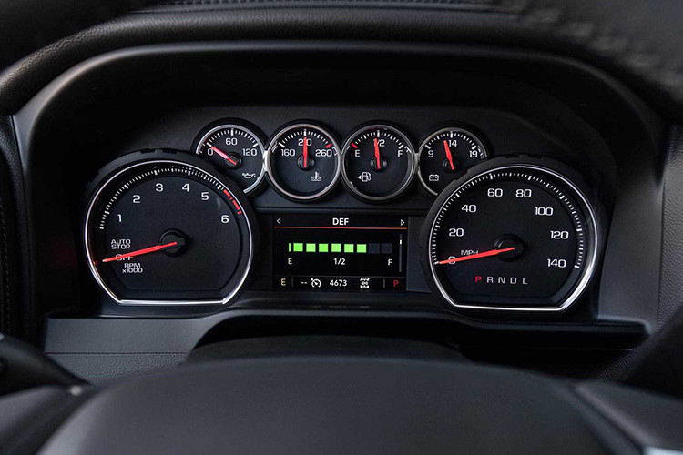 Bản máy dầu Duramax 3.0L còn được trang bị hệ thống phanh sử dụng lực nén của động cơ để hãm tốc độ xe, ít dùng đến phanh truyền thống hơn ở chế độ lái kéo theo rơ moóc "Tow-Haul". Chevrolet cho biết động cơ Duramax 3.0L được làm bằng hợp kim nhôm đúc giúp cắt giảm 25% trọng lượng so với động cơ làm từ gang tương đương.