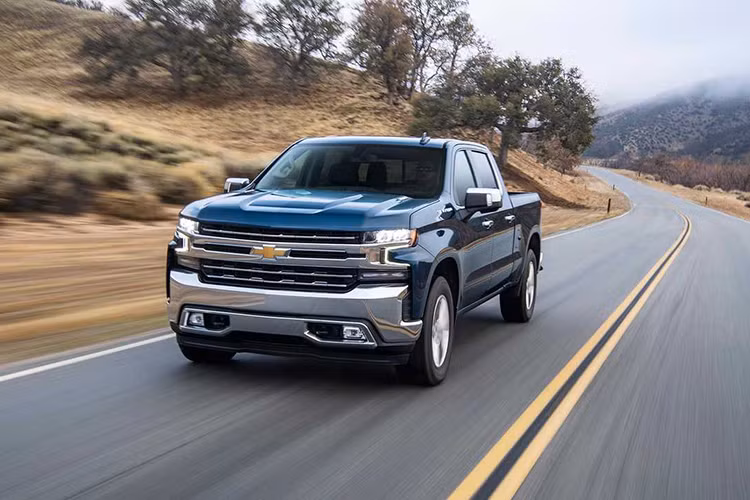 Động cơ dầu 3.0L Duramax hoàn toàn mới sẽ là một lựa chọn cho các khách hàng mua bán tải Chevrolet Silverado 1500 mới đề cao tính tiết kiệm nhiên liệu và chú trọng vào sức kéo. Hãng xe Mỹ cho biết đây là động cơ dầu 6 xy-lanh 3.0L đầu tiên được cung cấp cho dòng bán tải hạng nhẹ cỡ lớn mang thương hiệu Chevrolet.