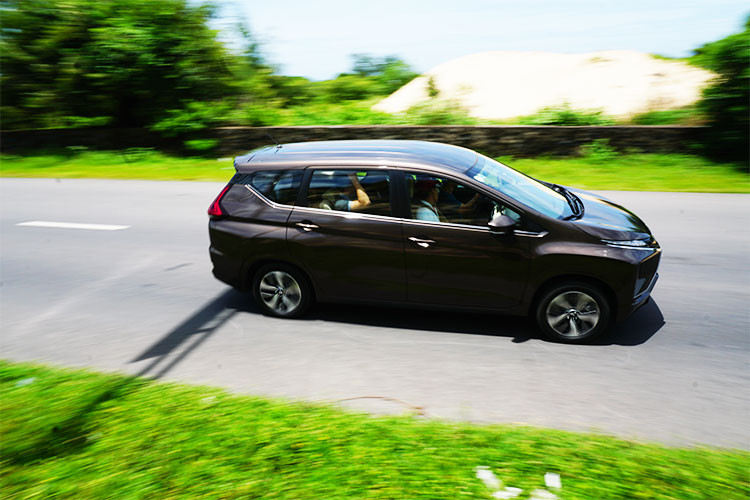 Hiện tại, Mitsubishi Việt Nam chỉ đưa ra mức giá xe Mitsubishi Xpander 2018 bản số sàn là 550 triệu đồng và số tự động là 650 triệu đồng. Mẫu xe này dự kiến sẽ có giá bán chính thức tại triển lãm Vietnam Motor Show 2018 diễn ra vào tháng 10 tới đây nhưng hiện hãng đã cho phép khách lái thử và đặt cọ mua mẫu xe này ngay từ tháng 9/2018.