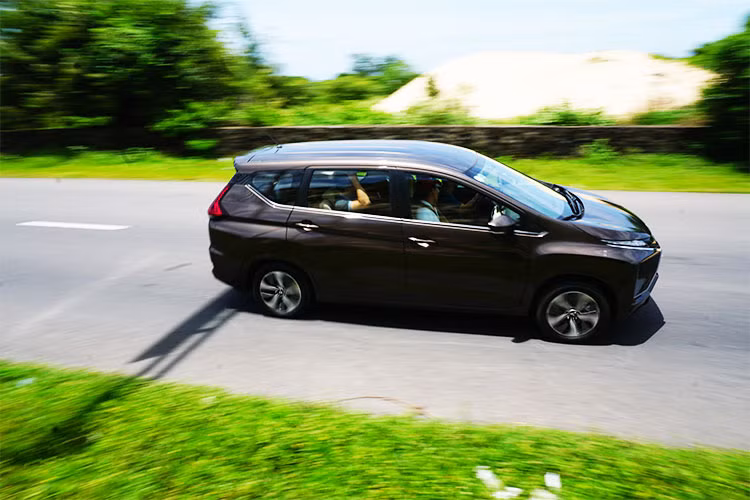 Hiện tại, Mitsubishi Việt Nam chỉ đưa ra mức giá xe Mitsubishi Xpander 2018 bản số sàn là 550 triệu đồng và số tự động là 650 triệu đồng. Mẫu xe này dự kiến sẽ có giá bán chính thức tại triển lãm Vietnam Motor Show 2018 diễn ra vào tháng 10 tới đây nhưng hiện hãng đã cho phép khách lái thử và đặt cọ mua mẫu xe này ngay từ tháng 9/2018.