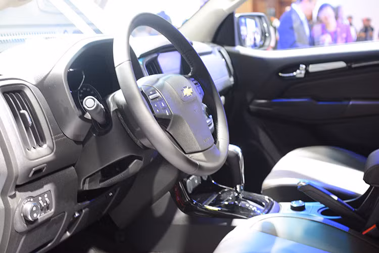 Nằm trên bảng điều khiển trung tâm của xe là hệ thống thông tin giải trí My Link thế hệ mới, hỗ trợ kết nối smartphone Apple CarPlay và Android Auto. Các tính năng khác bao gồm công điện tử, hệ thống định vị, nhận dạng giọng nói, theo dõi áp suất lốp, cảm biến gạt mưa, đèn pha tự động, camera lùi, cảm biến đỗ xe, khởi động máy từ xa...