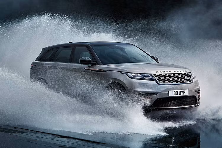 Trong khoảng 2 tháng, đã có hơn 600 đơn đặt hàng dành cho Velar thông qua nền tảng thương mại trực tuyến, qua đó phần nào thể hiện sự phổ biến của thương hiệu Range Rover tại thị trường này. Vào tháng 10 mới đây, chiếc SUV này cũng đã nhận được đánh giá an toàn 5 sao Euro NCAP. 