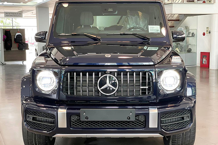 Với mức giá giảm sâu, Mercedes-AMG G63 chính hãng trở thành lựa chọn đáng cân nhắc hơn so với xe đã qua sử dụng. Đây là cơ hội hấp dẫn cho những tín đồ của dòng SUV hạng sang này, đặc biệt khi xe mới mang đến sự an tâm về bảo hành và chất lượng. 
