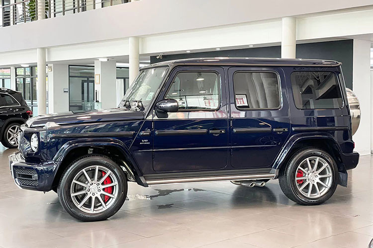 Trong nhiều năm qua, mẫu xe SUV Mercedes-AMG G63 hạng sang luôn được giới chơi xe săn lùng nhờ khả năng giữ giá tốt. Trước đây, những chiếc xe đã qua sử dụng thường có giá cao hơn hoặc tương đương với xe mới do nguồn cung hạn chế.