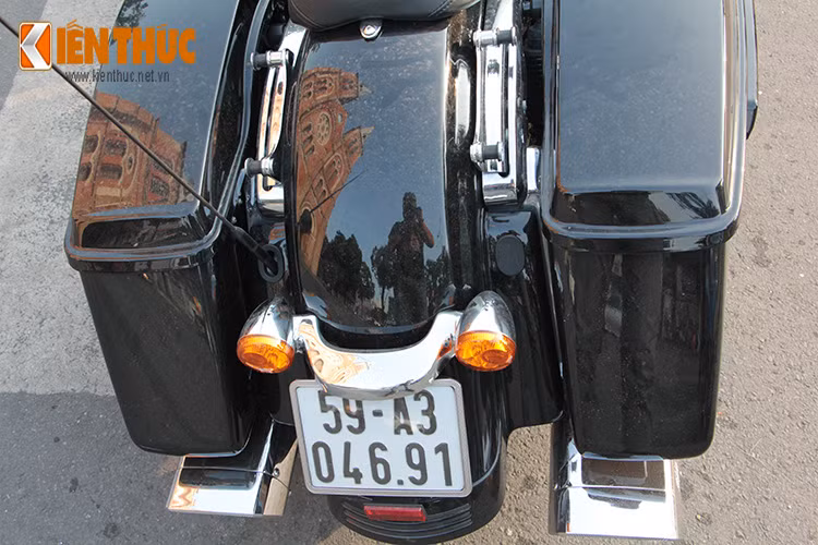 Bên cạnh đó, xe được thiết kế với hai thùng hành lý phía sau an toàn, có thể thay thế cho chống đổ mà vẫn tạo không gian để chân thoải mái hơn cho người ngồi sau.