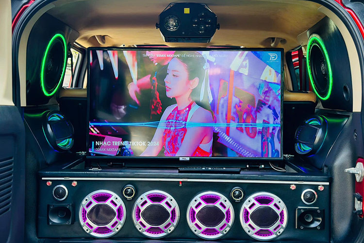 Xe có khả năng lội nước ở độ sâu lên tới 864 mm, góc tới và góc thoát lần lượt là 37,4 và 22,1 độ giúp H3 dễ dàng chinh phục các địa hình khó. Ngoài ra, khả năng kéo hàng của xe cũng ấn tượng với tải trọng hơn 2 tấn cho phiên bản hộp số tự động và 1,3 tấn cho phiên bản số sàn.