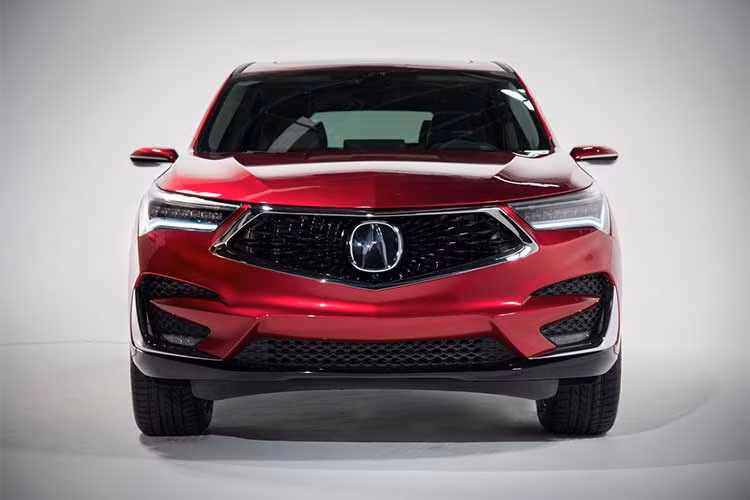 Honda cho biết RDX thế hệ mới lần đầu tiên được thiết kế và phát triển ở Mỹ. Xe sẽ được xây dựng trên khung sàn mới, tích hợp ngôn ngữ thiết kế mới đã được hãng triển khai trên 2 mẫu xe điển hình là chiếc Acura Precision Concept, cả về yếu tố thiết kế ngoại và nội thất.