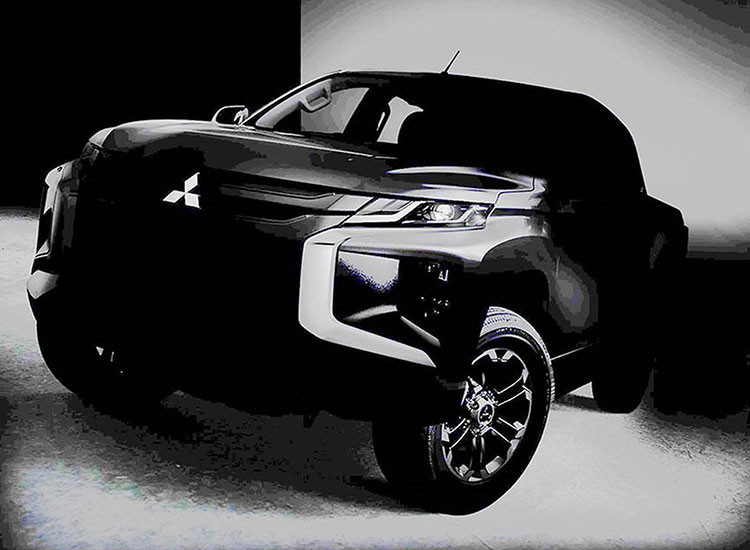 Theo quan sát, cụm đèn hậu phía sau cũng đã được thay đổi so với thế hệ cũ. Lưới tản nhiệt thiết kế tinh vi hơn tương tự phong cách của: Oulander, Xpander hay Pajero Sport mới, ở vị trí tại cánh cửa sau không có nhiều thay đổi so với phiên bản đang bán ra hiện nay.