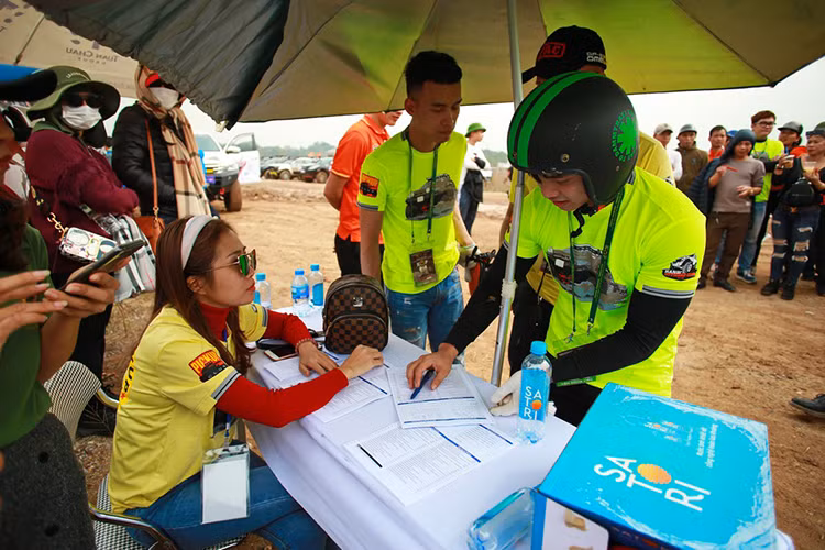 Về KOP, đây là giải đua dành cho dòng xe bán tải địa hình có quy mô tổ chức chuyên nghiệp nhất Việt Nam. Khởi điểm từ giải thi kỹ năng lái xe bán tải địa hình được câu lạc bộ PVC tổ chức thường niên, với mong muốn tạo ra một sân chơi chính quy xứng đáng cho cộng đồng yêu thích ôtô bán tải, King of Pickup (KOP) lần đầu diễn ra vào năm 2015.