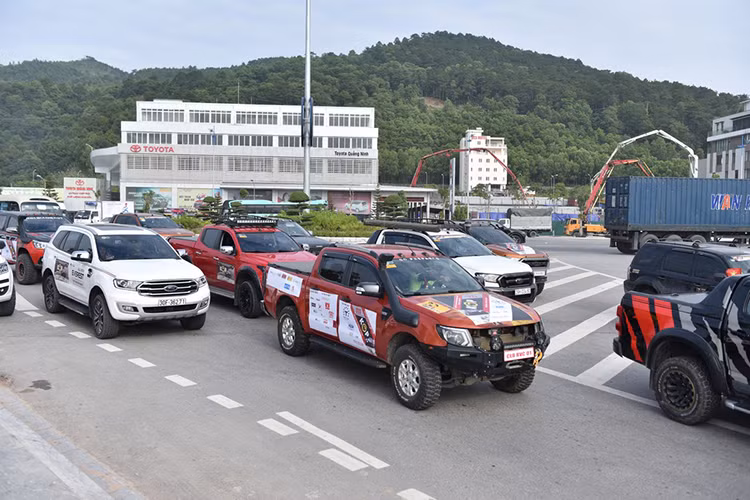 Đây là giải đua chính quy được câu lạc bộ thể thao xe ôtô bán tải địa hình PVC phối hợp cùng CLB Offroad Hà Nội và sở Văn hóa Thể thao Du lịch Quảng Ninh đứng ra tổ chức. Được biết, tổng giá trị giải thưởng cho 4 hạng mục thi đấu năm nay lên tới gần 250 triệu đồng.