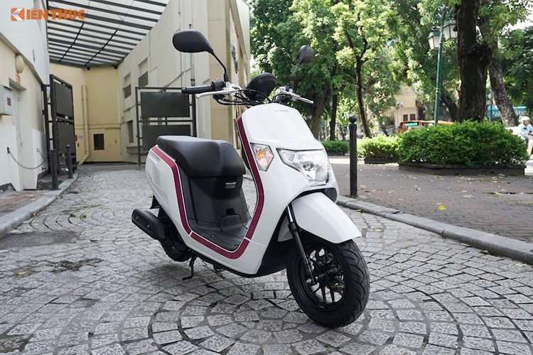  Xe ga Honda Dunk là một chiếc mini-scooter cá tính với ngoại hình vuông vức nhưng không khô khan được thiết kế dành riêng cho di chuyển trong đô thị. Tuy nhiên, nó được bán ra chỉ riêng tại thị trường nội địa Nhật Bản - nhưng ít ai biết rằng, mẫu xe này từng được lắp ráp tại Việt Nam.