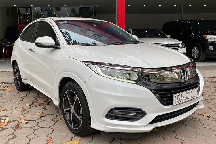 Một chiếc xe được đánh giá cực kỳ chất lượng nhưng Honda HR-V luôn đứng vị trí chốt bảng cả về doanh số lẫn lượt tìm kiếm. Theo những người trong giới, nguồn cơn sự việc là do thiết kế của HR-V khá bảo thủ, có phần già nua, trong khi giá xe thuộc dạng cao nhất nhóm SUV đô thị.