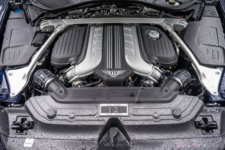 Cung cấp sức mạnh cho Bentley Continental GT 2018 là cỗ máy W12, dung tích 6.0 lít, sản sinh công suất tối đa 626 mã lực và mô-men xoắn cực đại 900 Nm giúp chiếc xe chỉ mất 3,7 giây để tăng tốc từ vạch xuất phát lên 100km/h trước khi đạt tốc độ tối đa 333 km/h. Xe được trang bị hộp số tự động ly hợp kép 8 cấp và hệ thống dẫn động bốn bánh toàn thời gian.