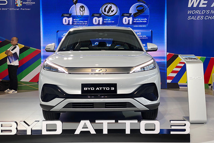 Sự xuất hiện của bộ ba BYD SEAL, BYD DOLPHIN và BYD ATTO 3 hứa hẹn mở ra thêm nhiều lựa chọn cho khách hàng, làm phong phú thêm thị trường xe năng lượng mới cũng như góp phần thúc đẩy lối sống xanh. 