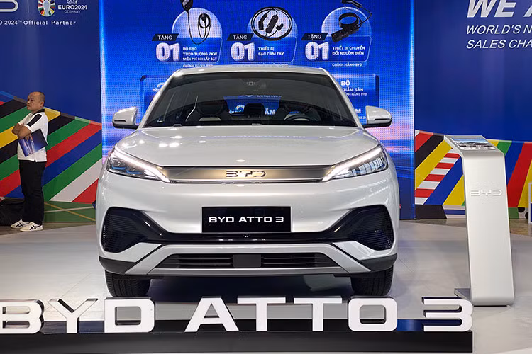 Sự xuất hiện của bộ ba BYD SEAL, BYD DOLPHIN và BYD ATTO 3 hứa hẹn mở ra thêm nhiều lựa chọn cho khách hàng, làm phong phú thêm thị trường xe năng lượng mới cũng như góp phần thúc đẩy lối sống xanh. 