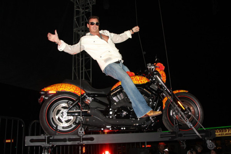 Dù được rao bán từ năm 2017 đến nay nhưng chiếc Cosmic Starship vẫn chưa được về nhà mới. Nếu thực sự có người mua chiếc Harley-Davidson V-Rod đời 2002 này thì xe sẽ chính thức trở thành chiếc môtô đắt nhất thế giới.