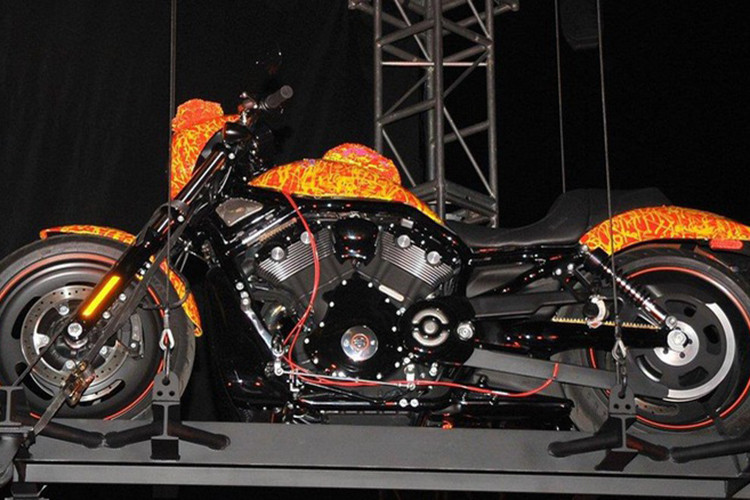 Chiếc Harley-Davidson Cosmic Starship này là phiên bản đặc biệt với số lượng chỉ có 1 trên toàn thế giới, được thực hiện bởi nghệ sĩ Jack Armstrong và thường được gọi là chiếc xe Harley-Davidson triệu đô.