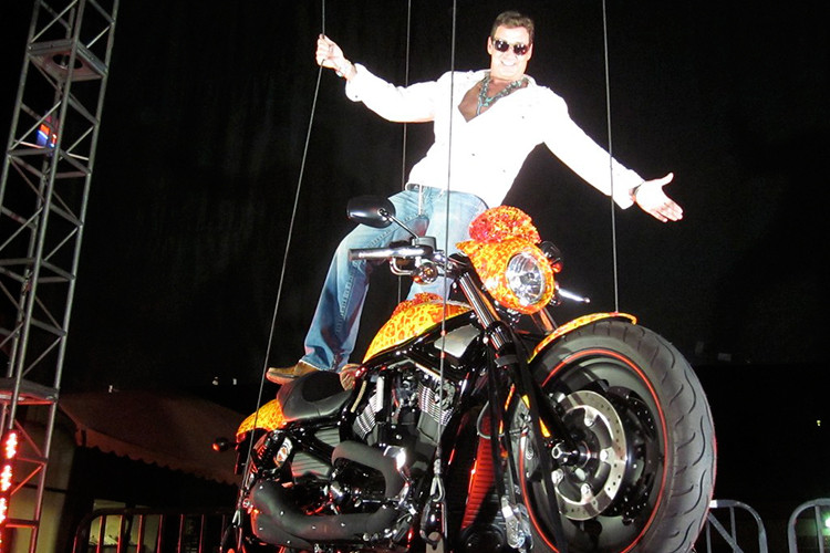 Mặt khác, nếu không tìm được chủ mới thì Harley-Davidson Cosmic Starship này vẫn nằm trong danh sách 5 xe môtô đắt nhất thế giới hiện nay với mức giá trao tay lần gần đây nhất là 3 triệu USD (tương đương 70 tỷ đồng). 