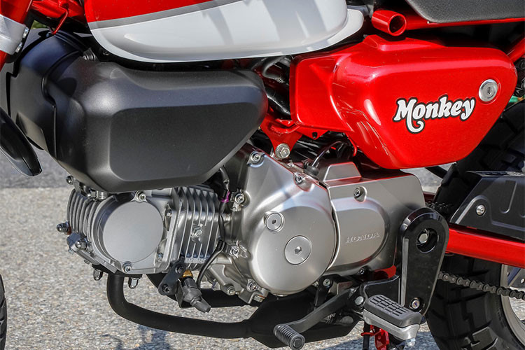 Monkey 125 ABS sử dụng chung khối máy SOHC 1 xi-lanh 125 cc làm mát bằng gió, với công suất tối đa 9,65 mã lực tương tự như trên MSX. Đồng thời với phong cách scrambler đang được ưa chuộng, nó cũng mang lại cái nhìn mới cho những người chơi xe môtô cỡ nhỏ.