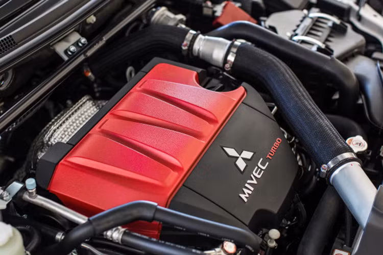 Động cơ tạo sinh ra công suất 303 mã lực và mô-men xoắn 413 Nm. Sức mạnh của động cơ được truyền đi thông qua hệ dẫn động 4 bánh toàn thời gian có tên Super All Wheel.