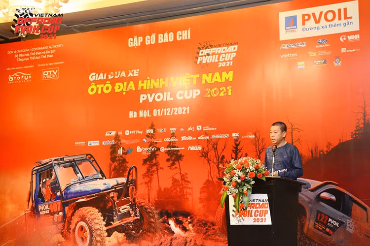 Khoi dong giai dua xe oto dia hinh Viet Nam PVOIL CUP 2021
