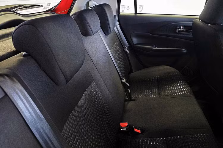 Bên cạnh đó là tính năng cảnh báo người lái mất tập trung, hệ thống hỗ trợ phanh Dual Sensor Brake Support thế hệ thứ 2 và hỗ trợ phanh ở tốc độ thấp (cả tiến lẫn lùi) để ngăn va chạm cũng được trang bị.