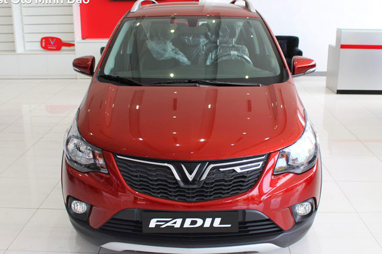 So với tháng trước VinFast Fadil bất ngờ tụt 5 hạng và đứng ở vị trí thứ 6 trong bảng xếp hạng với doanh số 1.312 xe bán ra thị trường, và tiếp tục trở thành mẫu xe bán chạy nhất phân khúc hạng A. Hiện tại, VinFast vẫn đang đẩy mạnh sản xuất để đáp ứng tốt nhất nhu cầu của đông đảo khách hàng trên cả nước.