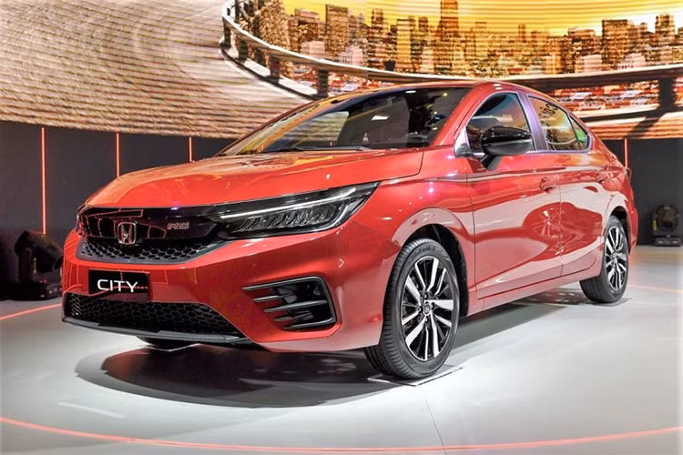 Đứng ở vị trí thứ 7 là mẫu xe vừa ra mắt thế hệ mới không lâu - Honda City. Những nỗ lực thay đổi của City đã được đền đáp khi doanh số liên tục tăng. Tháng 3/2021 đã có 1.182 xe được bán ra. Cộng dồn từ đầu năm đến nay đã có 3.347 xe City được giao đến tay khách hàng.