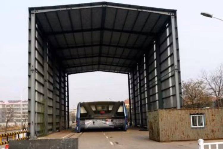 Trang Shanghaiist đã dẫn nguồn từ Nhân dân Nhật báo cho biết chính quyền thành phố Tần Hoàng Đảo thậm chí còn không biết gì về sự kiện chạy thử TEB, trong khi cơ quan hoạch định kinh tế của địa phương cho biết việc thử nghiệm chưa được cấp phép. Chủ dự án sau đó đã đính chính rằng vừa qua không phải cuộc "thử nghiệm trên đường thật", mà chỉ là một phần trong buổi "thử nghiệm nội bộ".