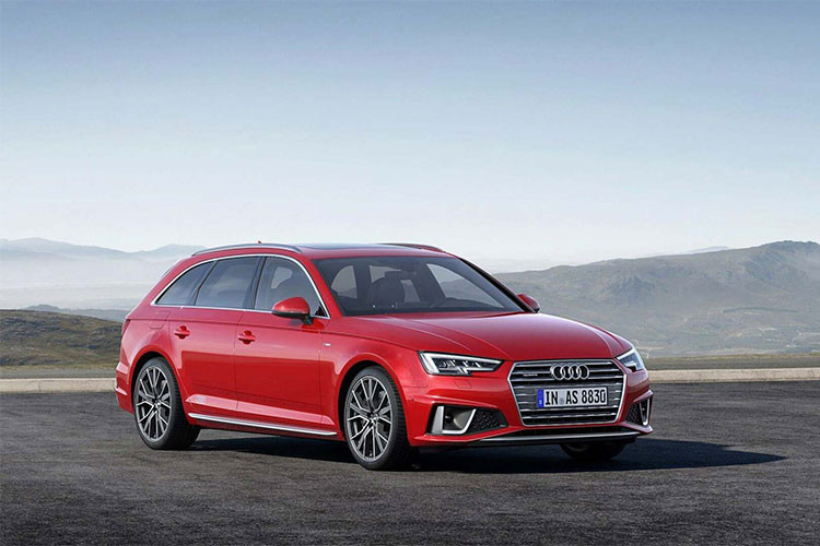 Về ngoại thất, hãng xe sang Đức đã tập trung thiết kế lại diện mạo của xe theo thiên hướng thể thao hơn, cùng với một số thay đổi nhẹ nhàng có thể.