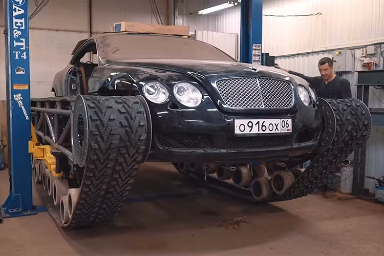 Xem qua một loạt bài đánh giá Bentley Continental GT và bạn sẽ nhận thấy rằng nhiều chuyên gia nước ngoài thường ví von nó với một chiếc xe tăng. Vậy bạn có mới đến một chiếc xe tăng Bentley Continental?