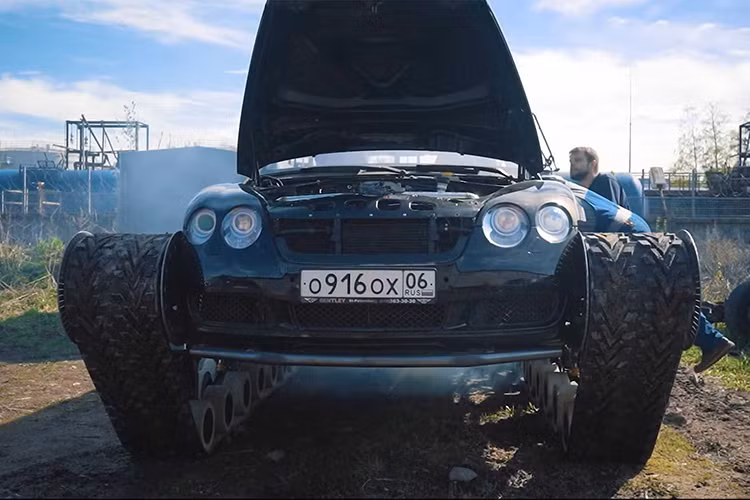 Và bởi nhà sản xuất Anh Quốc đã tặng cho cỗ máy này động cơ W12 dung tích 6.0 lít mạnh mẽ, người ta không phải lo lắng về nghĩa cạnh động lực đối với một dự án như thế này.