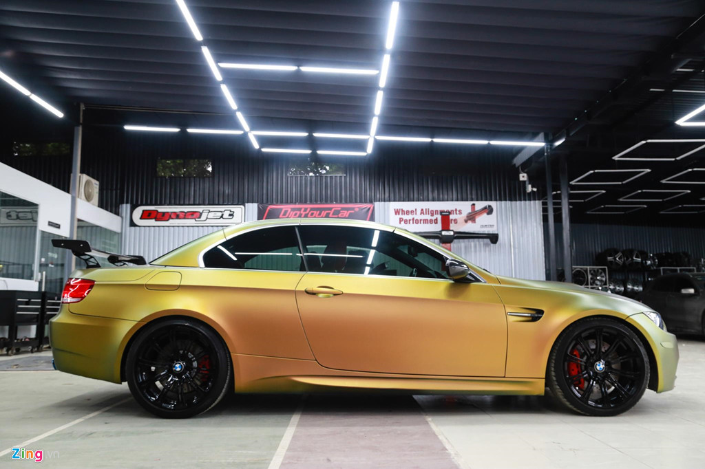 Bộ phận ECU được các thợ độ Việt Nam chạy phần mềm theo chương trình của hãng độ để xe tương thích với bộ siêu nạp. Ngoài ra, phần hốc gió trên cản trước được khoét to, tạo thêm một đường dẫn gió vào thẳng động cơ và bộ siêu nạp.