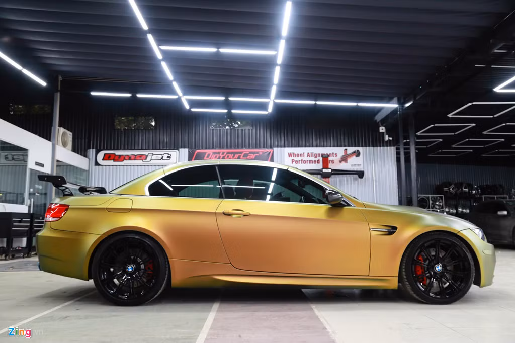 Bộ phận ECU được các thợ độ Việt Nam chạy phần mềm theo chương trình của hãng độ để xe tương thích với bộ siêu nạp. Ngoài ra, phần hốc gió trên cản trước được khoét to, tạo thêm một đường dẫn gió vào thẳng động cơ và bộ siêu nạp.