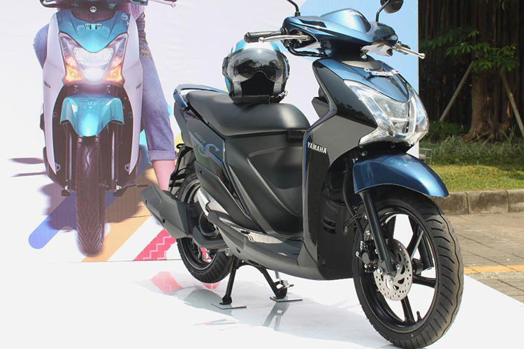 Yamaha Mio là một trong những mẫu xe tay ga cỡ nhỏ dành cho phái nữ khá nổi danh một thời tại Việt Nam. Sở hữu dáng vẻ nhỏ gọn, xinh xắn, những chiếc Mio nay quay trở lại với phiên bản Yamaha Mio S 2019 mới cùng nhiều màu sắc cá tính, trẻ trung tại thị trường Indonesia.