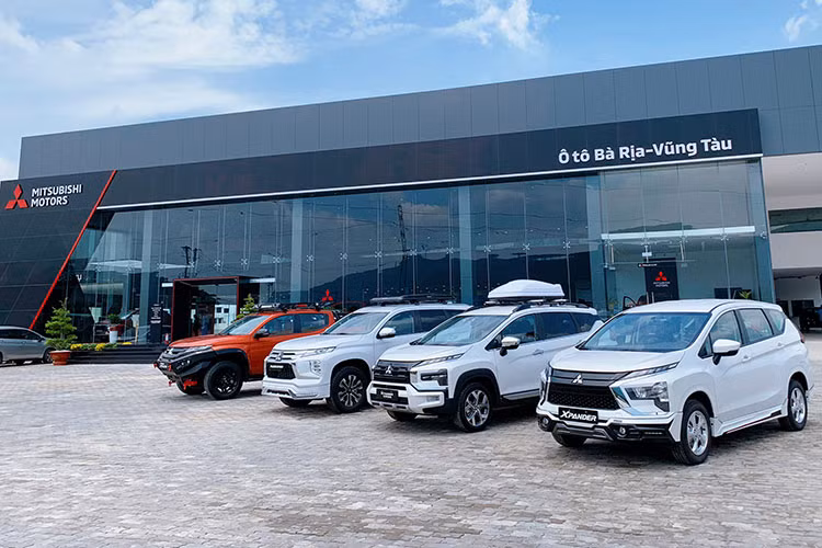 Mitsubishi Motors Viet Nam giam 100% phi truoc ba cho khach mua xe