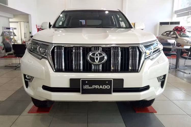 Chỉ có 58 chiếc Toyota Prado đến tay khách hàng Việt trong tháng 11 vừa qua bởi mức giá xe quá cao. Hiện tại, mẫu xe này chỉ phân phối 1 phiên bản duy nhất với giá hơn 4 tỷ đồng tại thị trường Việt Nam.