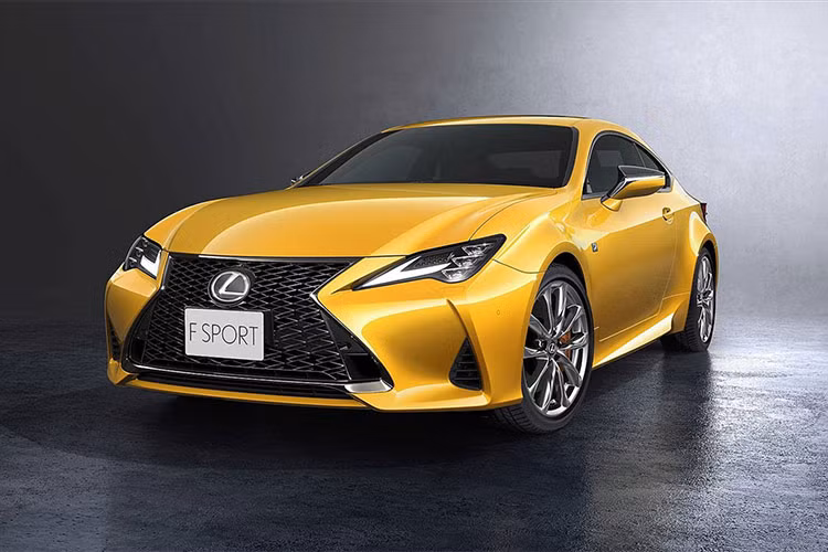 Bên cạnh đó sẽ là khối động cơ xăng V6, tăng áp, dung tích 3,5 lít với công suất tối đa 241/311 mã lực và mô-men xoắn cực đại 236/277 lb-ft. Động cơ kết hợp với hộp số tự động 8 cấp. Hiện giá bán của Lexus RC 2019 vẫn chưa được công bố.