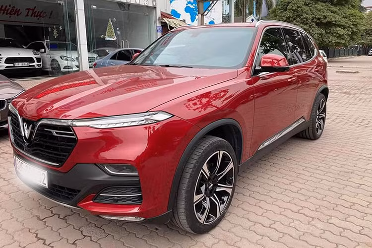 Có thể thấy với mức giá sang nhượng lại cho chủ mới như vậy thì người bán đã phải chịu lỗ khoảng hơn 500 triệu đồng, ngang với số tiền mua một chiếc xe cỡ B. Chủ của chiếc xe bán lại với mức giá rẻ để ai thiện chí mua có thể sở hữu nhanh, sử dụng cho dịp Tết. Vì thế, khách nào đang có nhu cầu sở hữu chiếc xe VinFast LUX SA2.0 thì đây chính là cơ hội tốt để sở hữu chiếc xe ôtô thương hiệu Việt.