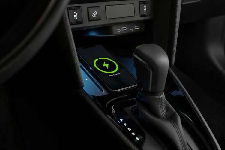 Hơn nữa, kính chắn gió và cửa sổ bên dày hơn được sử dụng để giảm bớt âm thanh và rung động không mong muốn. Cuối cùng nhưng không kém phần quan trọng, bộ an toàn Toyota T-Mate là tiêu chuẩn trên dòng Yaris Cross cũng đã được cải tiến với các tính năng mới.