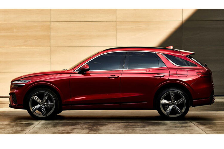 Sau khi tiết lộ thông số kỹ thuật và ngoại hình, xe cuối cùng cũng công bố giá bán chính thức ở thị trường Hàn Quốc. Giá xe Genesis GV70 2021 khởi điểm từ 48,8 triệu won ( 1,03 tỷ đồng) cho bản tiêu chuẩn 2.5 turbo. Bản cao cấp 3.5 turbo trang bị tận nóc sẽ có giá lên đến 75,5 triệu won (1,6 tỷ đồng). Bản này sẽ bao gồm tất cả các gói tùy chọn thể thao, gói màu sơn mờ ở ngoai thất, cửa sổ trời toàn cảnh, camera, gói âm thanh cao cấp Lexicon...