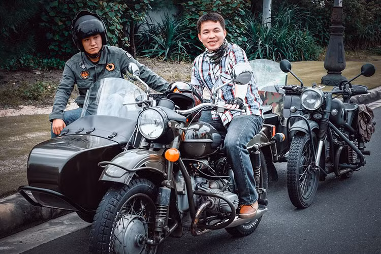 Thế nhưng khi hoạt động trong những mùa đông khắc nghiệt thì Ural lại tỏ ra là một trong những chiếc xe máy chạy tốt nhất vào mùa lạnh. Chính vì vậy, tại Việt Nam nhiều người chơi, am hiểu về dòng xe này đã tận dùng "chế cháo' và tìm cách khác phục cho dòng xe này để nó ngày càng phục vụ tốt hơn trong mọi điều kiện.