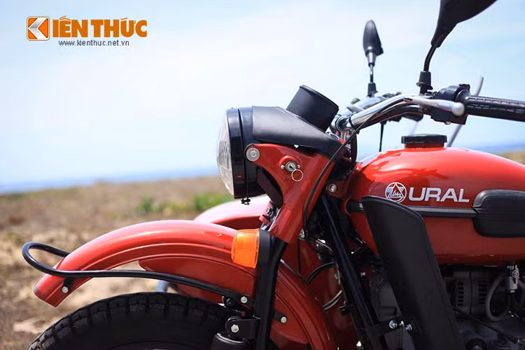 Trên thế giới cũng như ở Việt Nam, số người chơi loại xe này không nhiều, bởi tìm mua được một chiếc sidecar không phải là chuyện đơn giản, có tiền là mua được như môtô PKL đời mới. Sidecar được chia thành nhiều loại, nhưng nhiều nhất vẫn là Sidecar Ural.