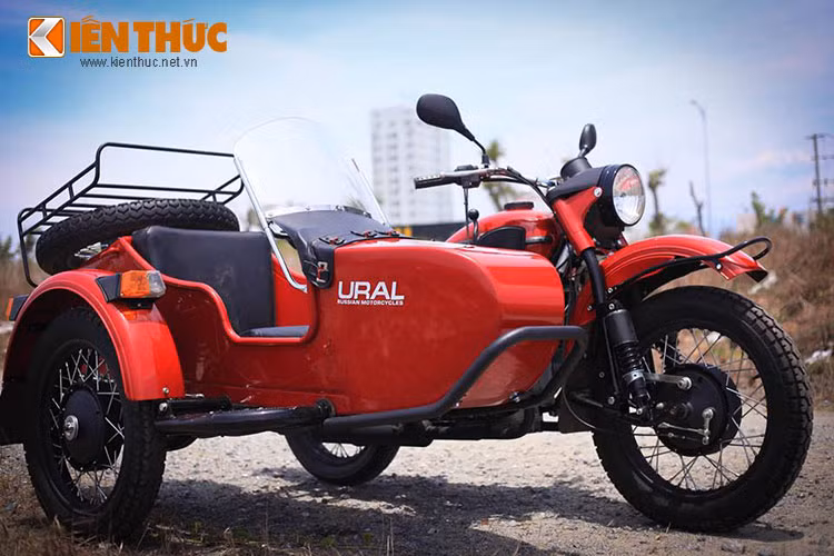 Trong thời kỳ mà những chiếc xe phân khối lớn hiện đại, có tốc độ cao và hợp thời đang thống trị. Những chiếc Sidecar Ural 3 bánh cũng không vì thế mà trở nên “lép vế” - ngược lại, nó vẫn được nhiều người đam mê sưu tầm dọn dẹp lại để đi chơi, hay chỉ thoả chí đam mê khám phá.