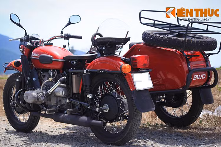  Dòng xe Ural vốn được biết tới như một nét văn hóa Nga truyền thống, những chiếc xe ba bánh với tên gọi Ural từ lâu đã khẳng định đẳng cấp và sức sống mãnh liệt của một trong những dòng xe máy đặc biệt - chính vì vậy, cái thú chơi này cũng chạy theo số ít, nó dành cho những con người đặc biệt và cá tính tìm chơi.