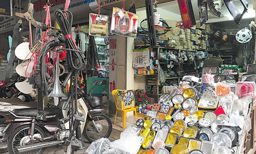 Phu tung oto rom hoanh hanh tu garage den dai ly chinh hang